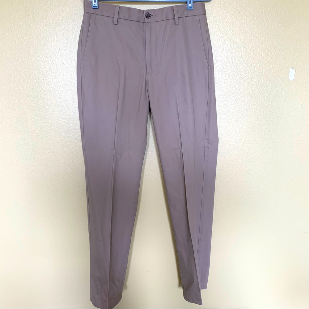 Mens Dockers slim fit dress pants in color khaki. Great condition! Size 31 X 32